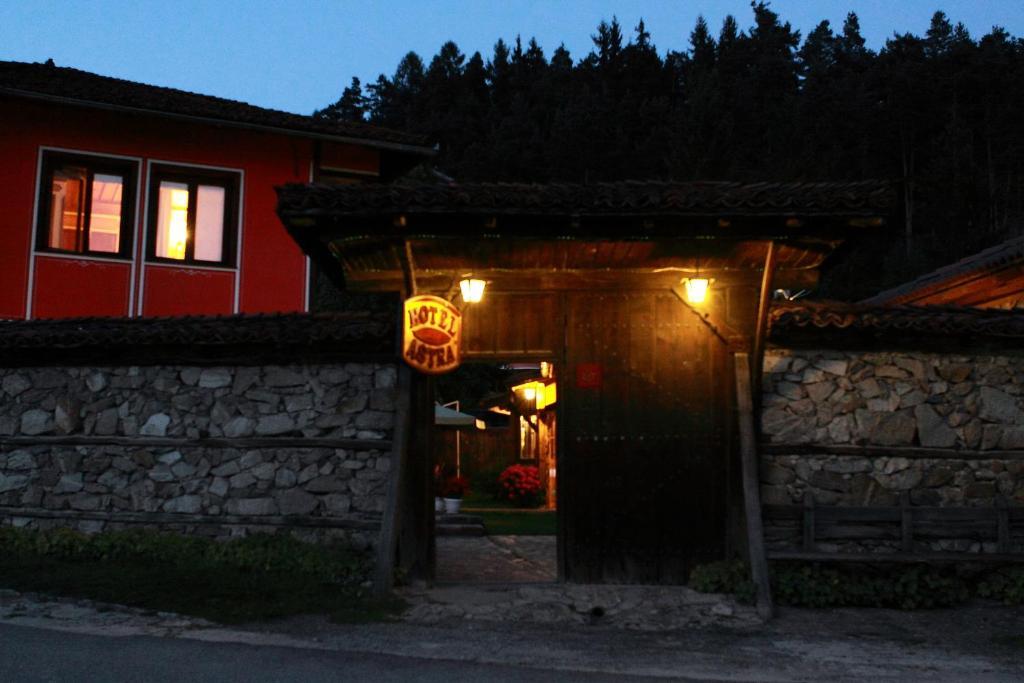 Guest House Astra Koprivsjtitsa Exteriör bild